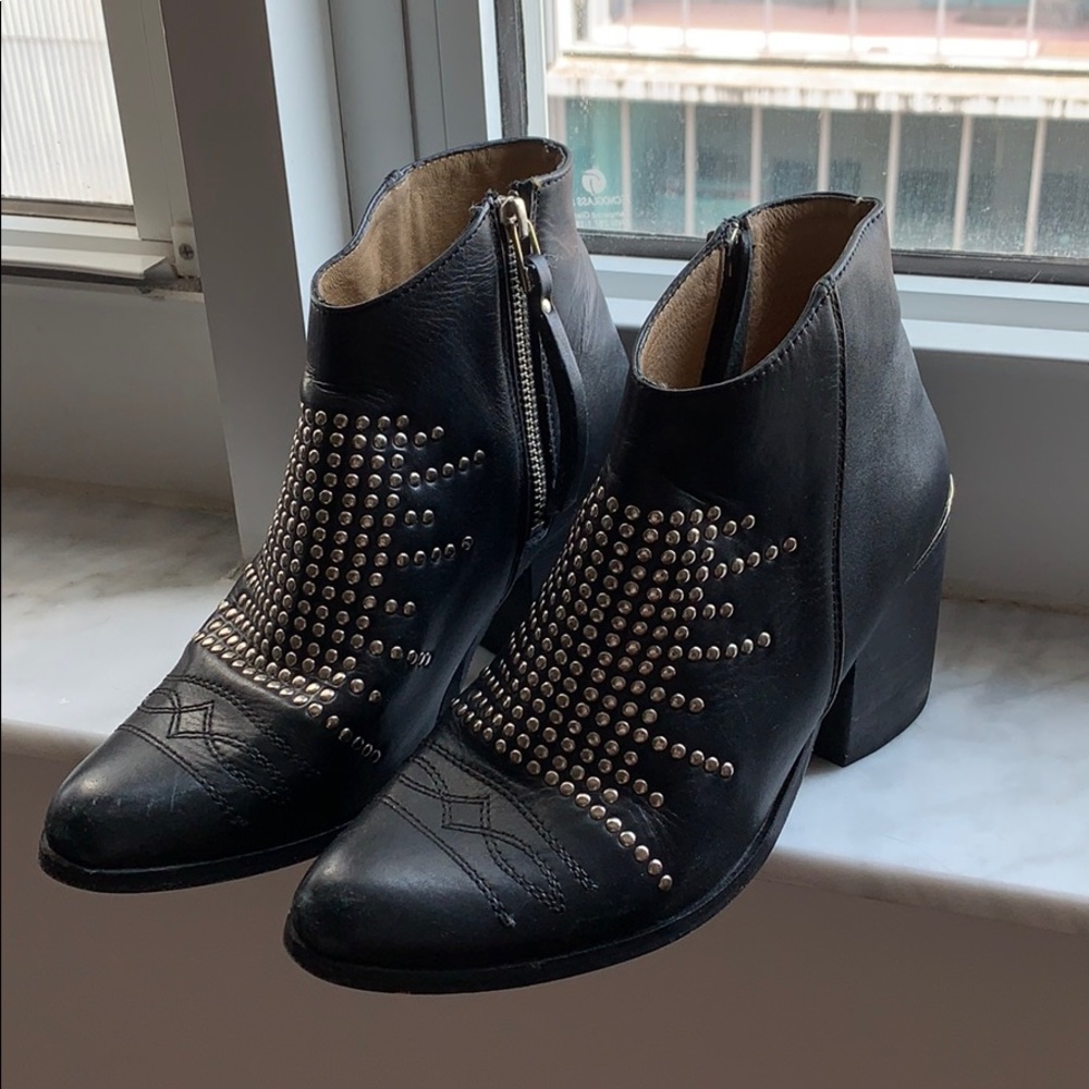🤠 Boots